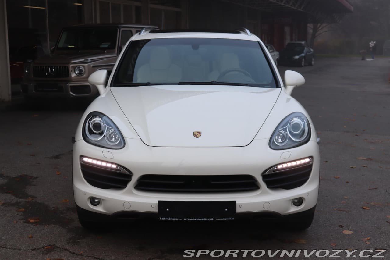 2011 Porsche CAYENNE - 3
