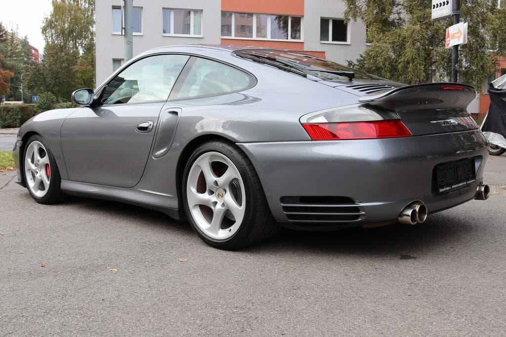 2001 Porsche 911 - 16