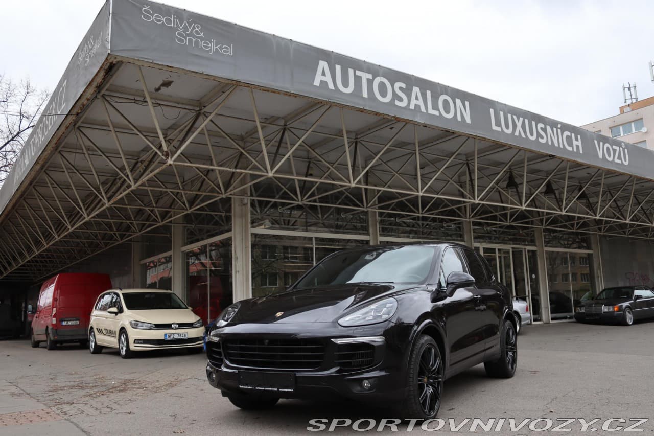 2017 Porsche CAYENNE