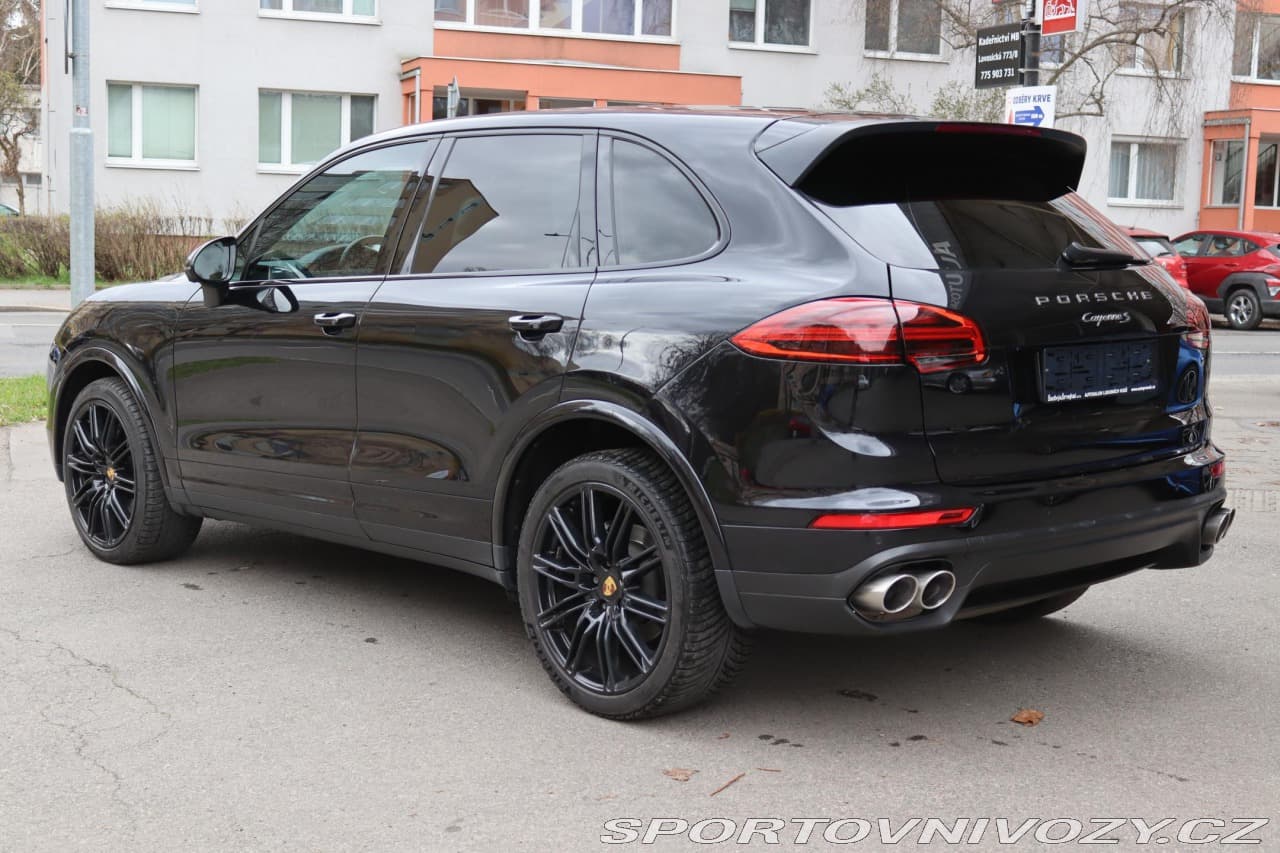 2017 Porsche CAYENNE - 11