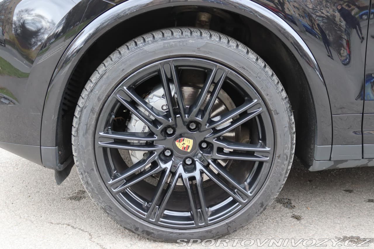 2017 Porsche CAYENNE - 16