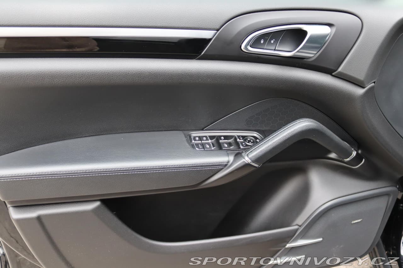 2017 Porsche CAYENNE - 18
