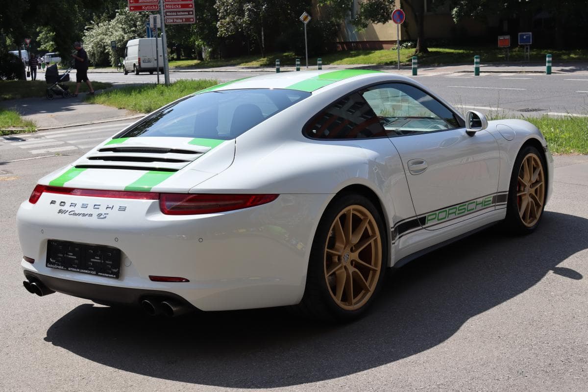 2013 Porsche 911 - 11