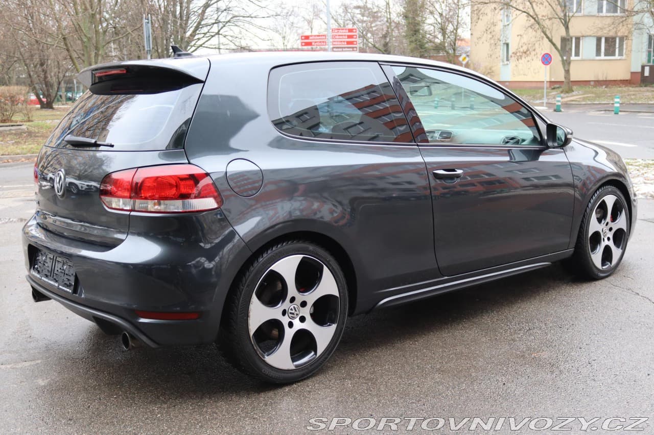 2011 Volkswagen GOLF - 10