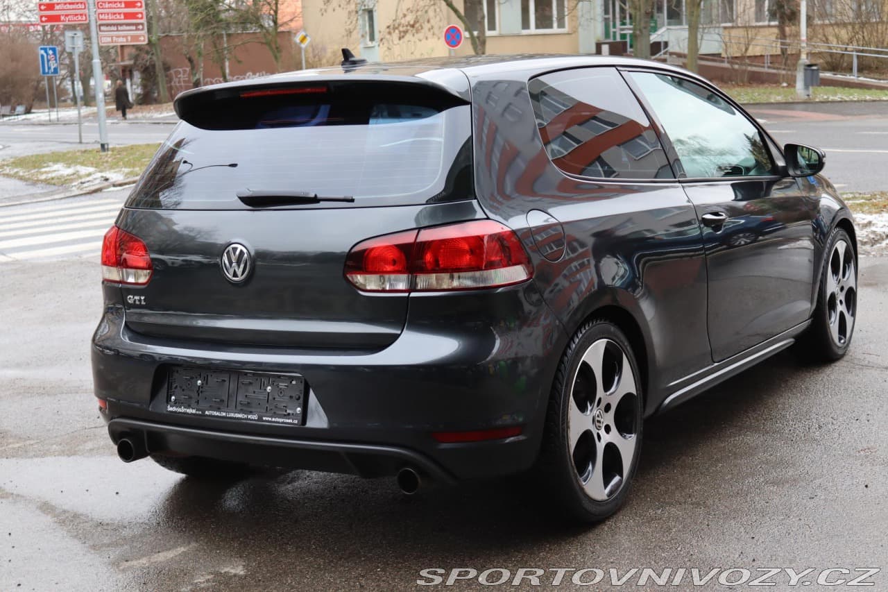 2011 Volkswagen GOLF - 11