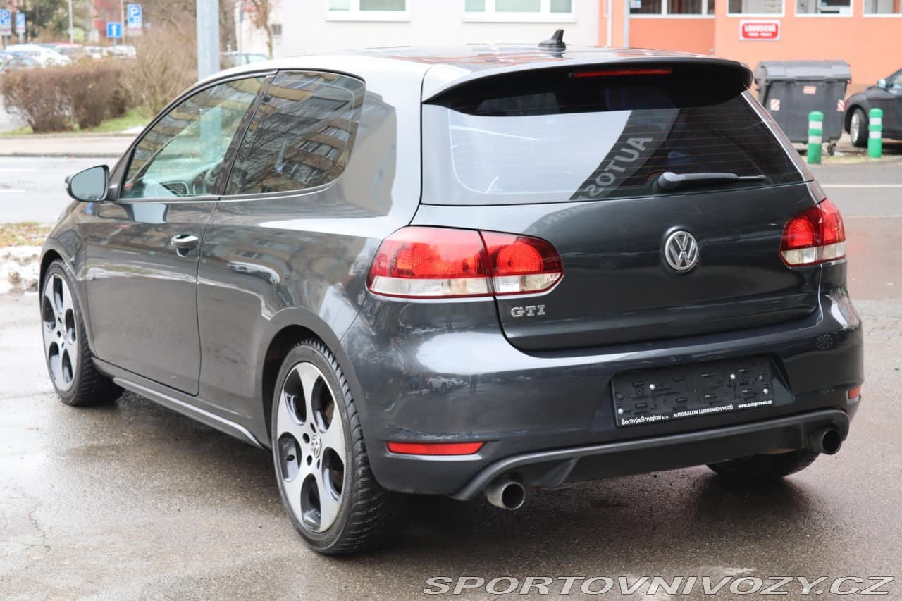 2011 Volkswagen GOLF - 13