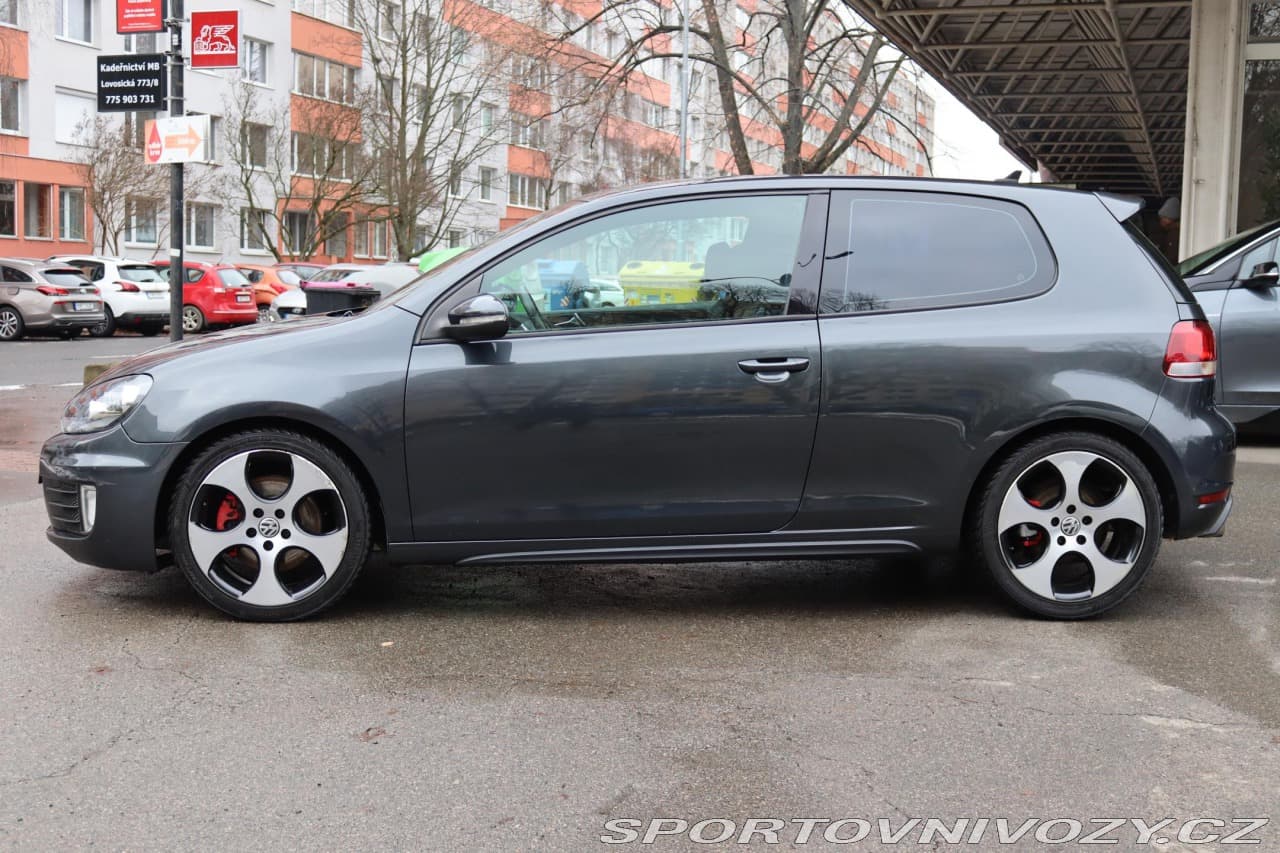 2011 Volkswagen GOLF - 15