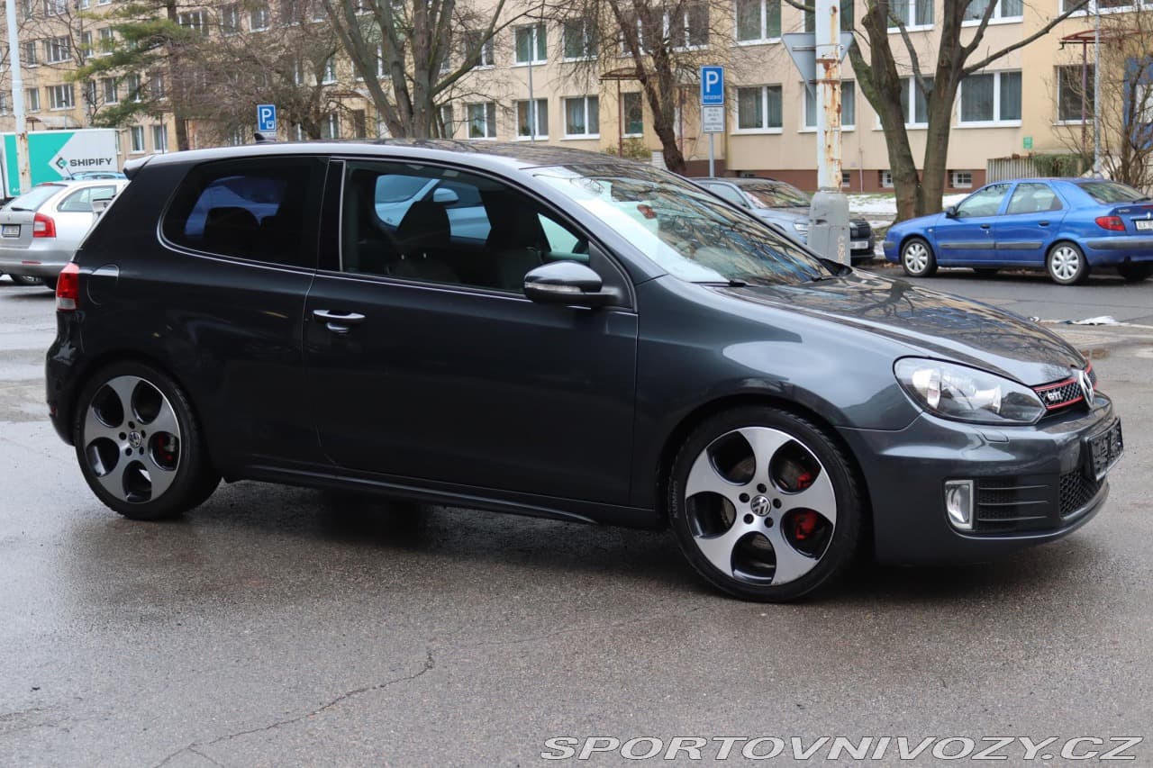 2011 Volkswagen GOLF - 8