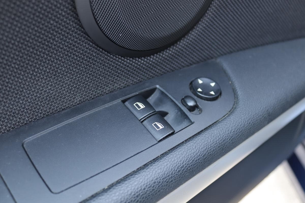 2010 BMW 3-SERIES - 20