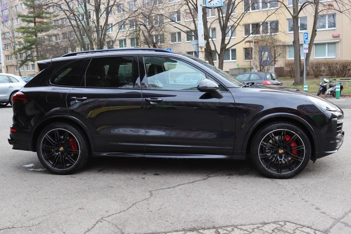 2015 Porsche CAYENNE - 9