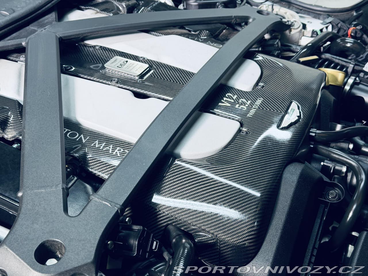 2019 Aston Martin DBS - 13
