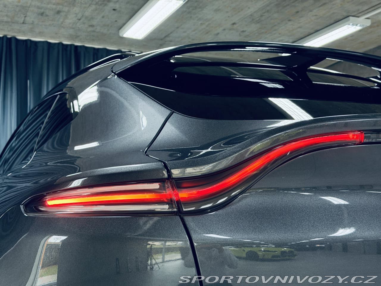 2021 Aston Martin DBX - 10