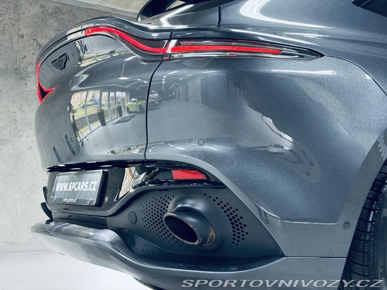 2021 Aston Martin DBX - 11