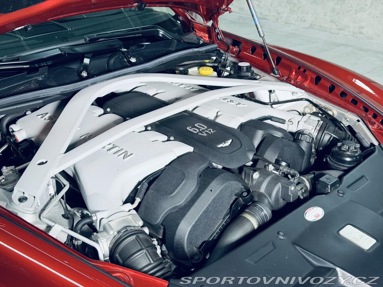 2013 Aston Martin DB9 - 6