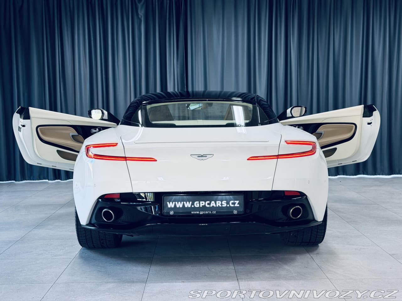 2017 Aston Martin DB11 - 10
