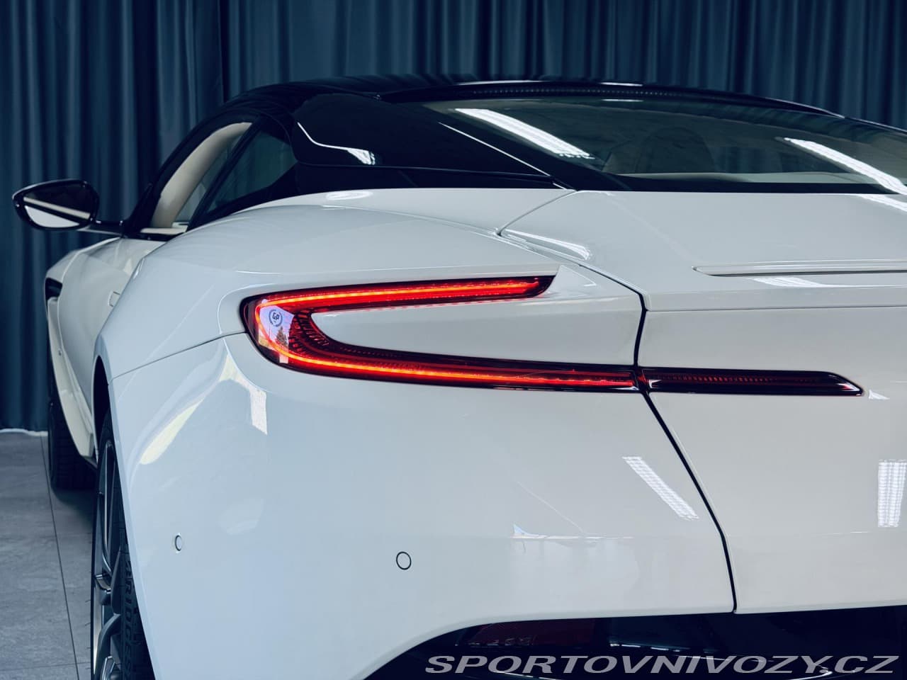 2017 Aston Martin DB11 - 13