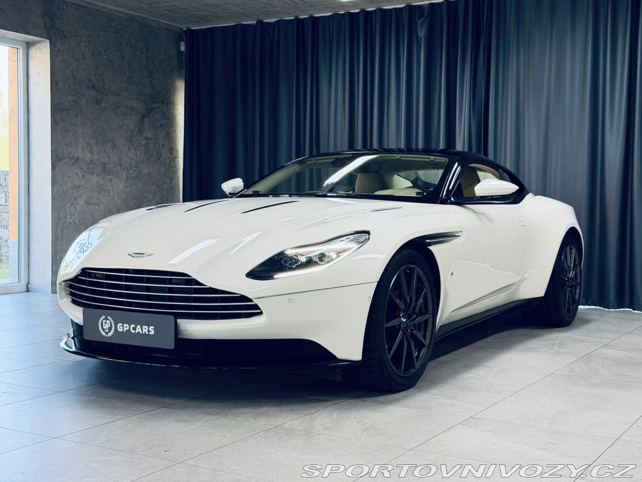 2017 Aston Martin DB11 - 4