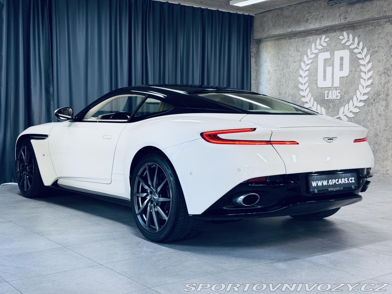 2017 Aston Martin DB11 - 9