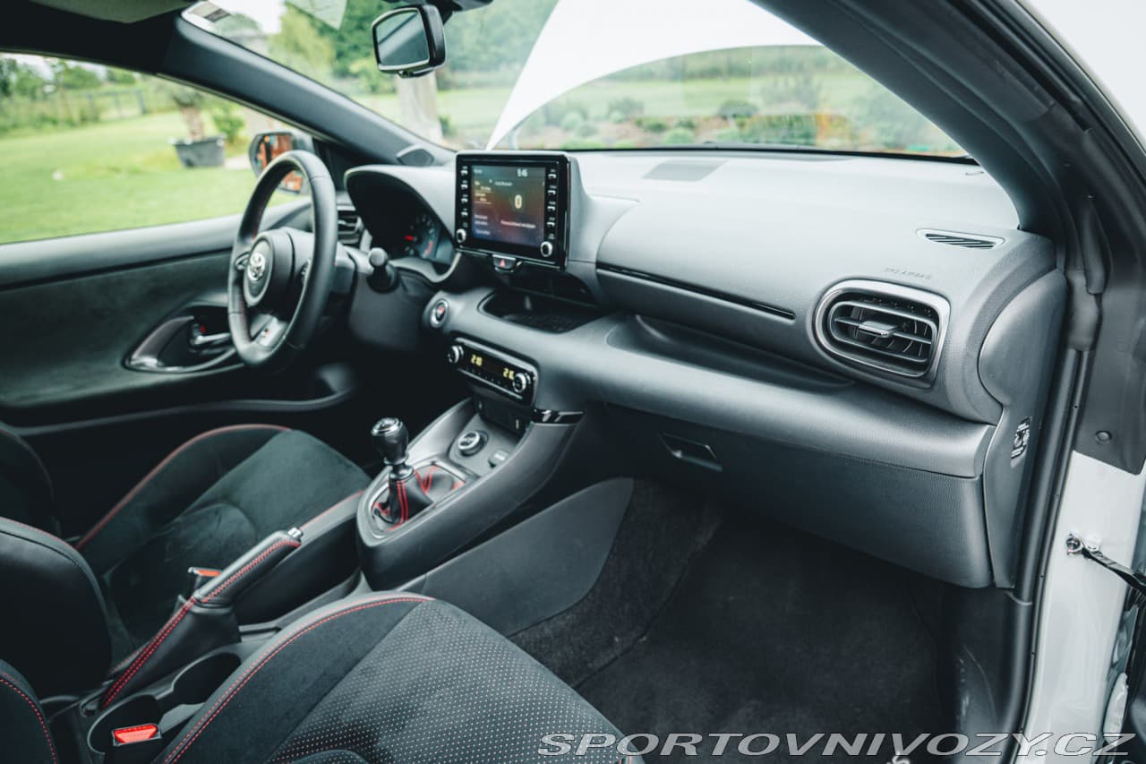 2021 Toyota YARIS - 10