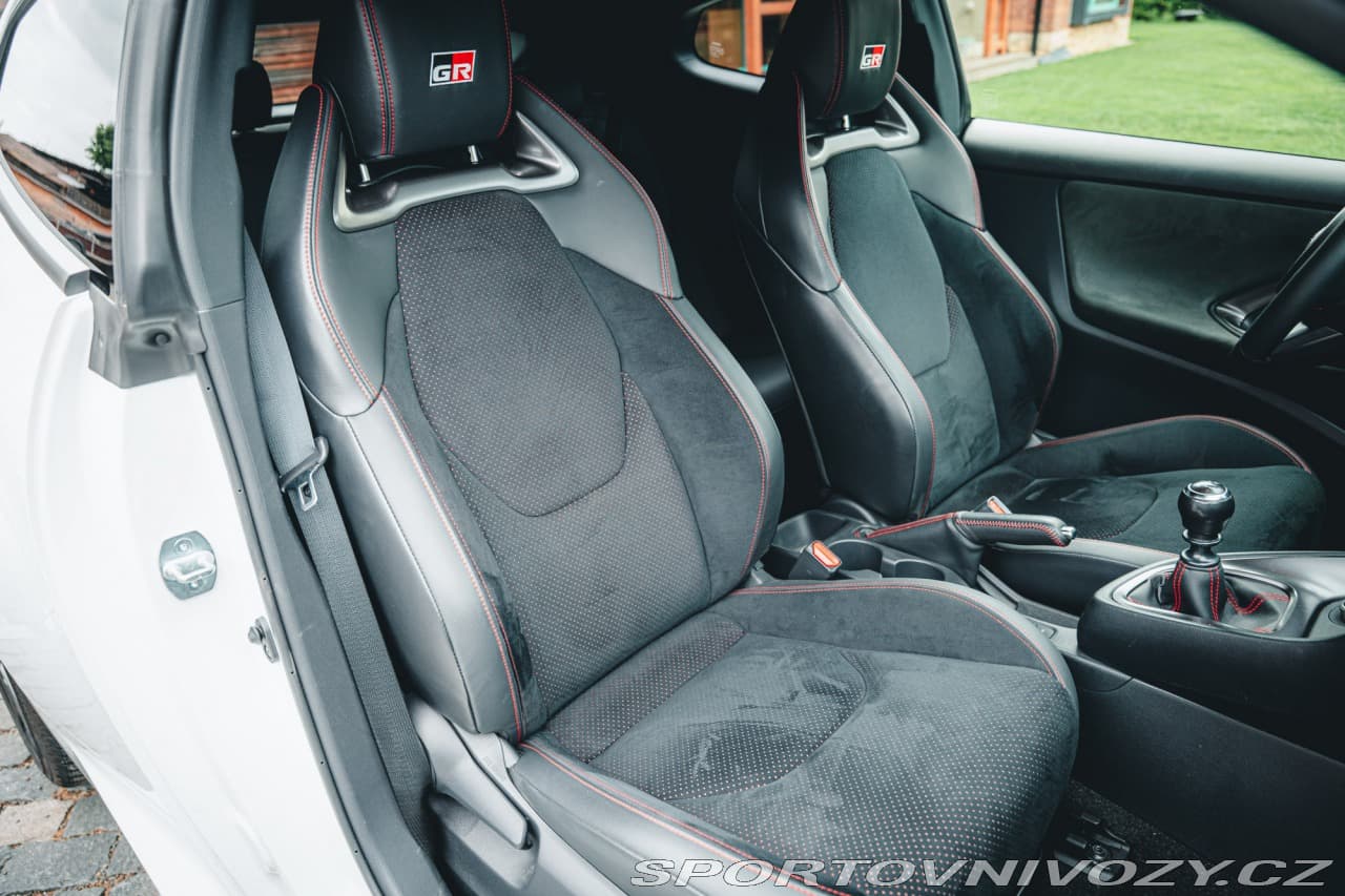 2021 Toyota YARIS - 12