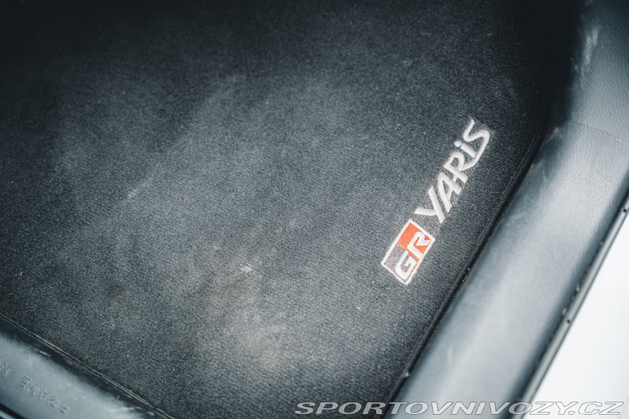 2021 Toyota YARIS - 14