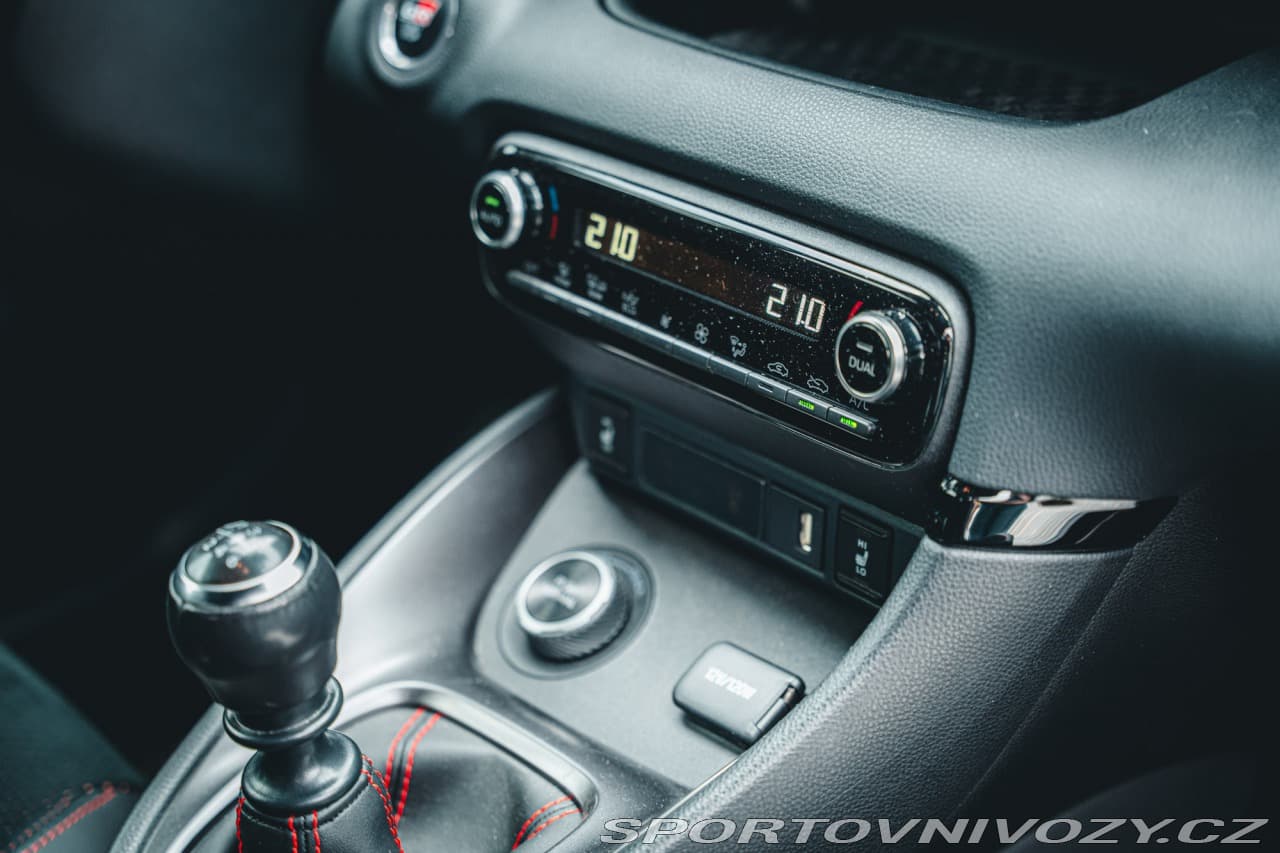 2021 Toyota YARIS - 18
