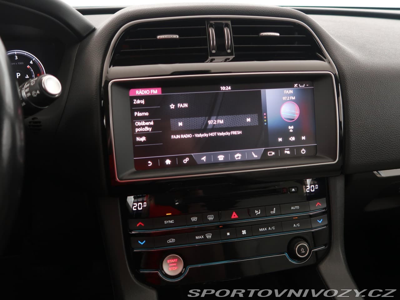 2017 Jaguar F-PACE - 12