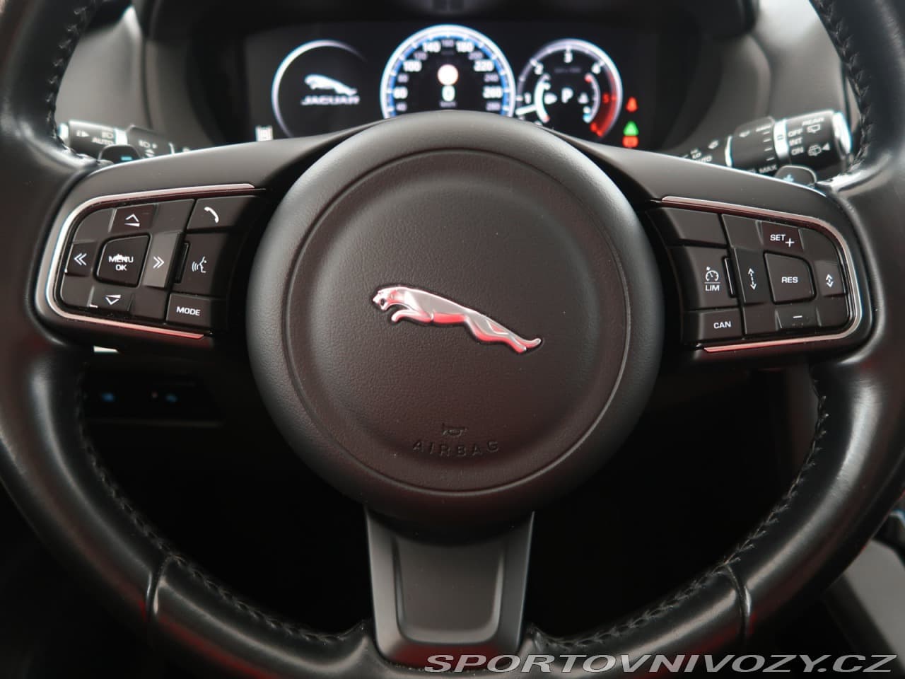 2017 Jaguar F-PACE - 16