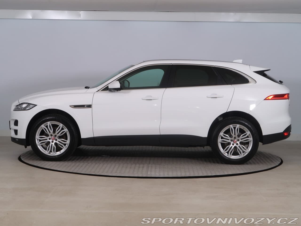 2017 Jaguar F-PACE - 3