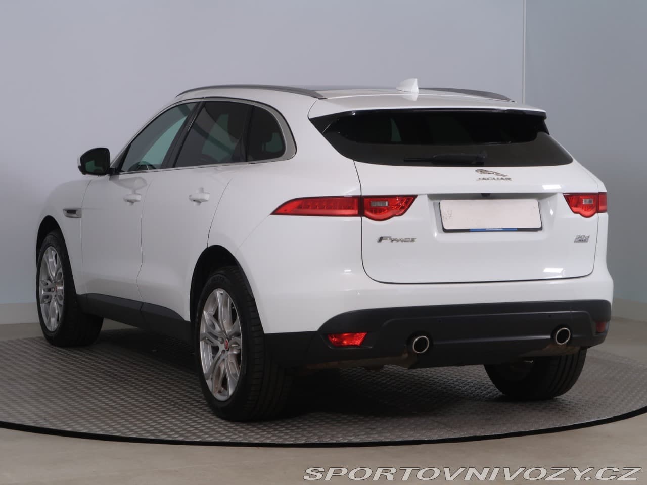 2017 Jaguar F-PACE - 4