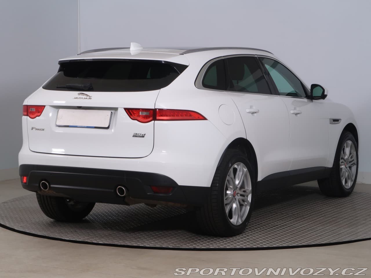 2017 Jaguar F-PACE - 5