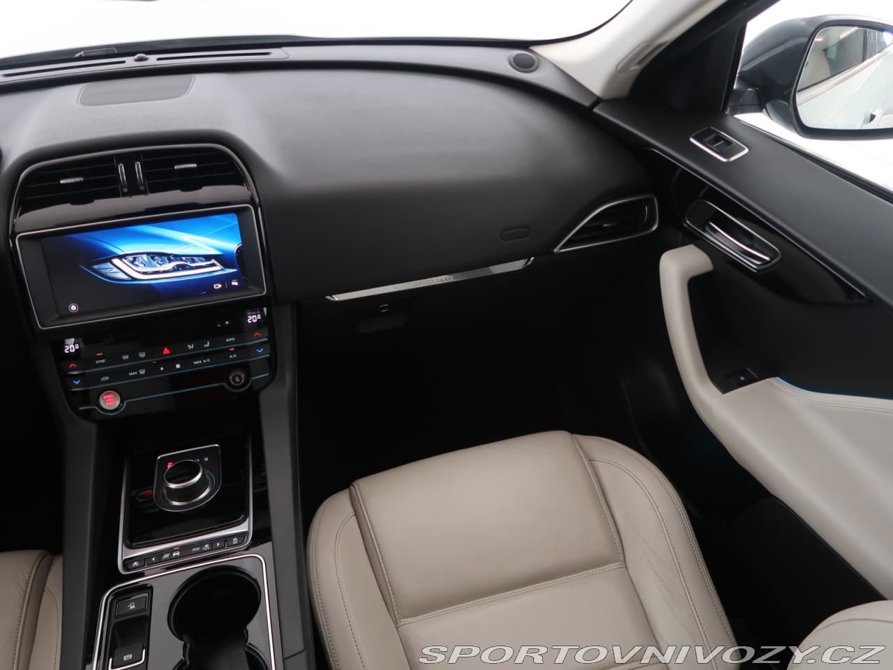 2017 Jaguar F-PACE - 8