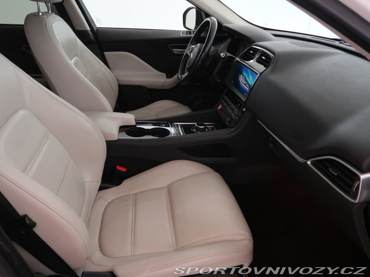 2017 Jaguar F-PACE - 9
