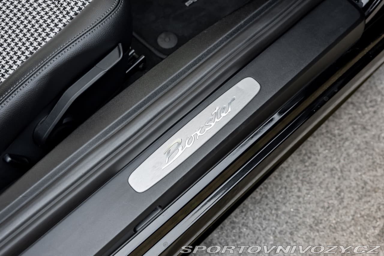 2017 Porsche 718 - 27