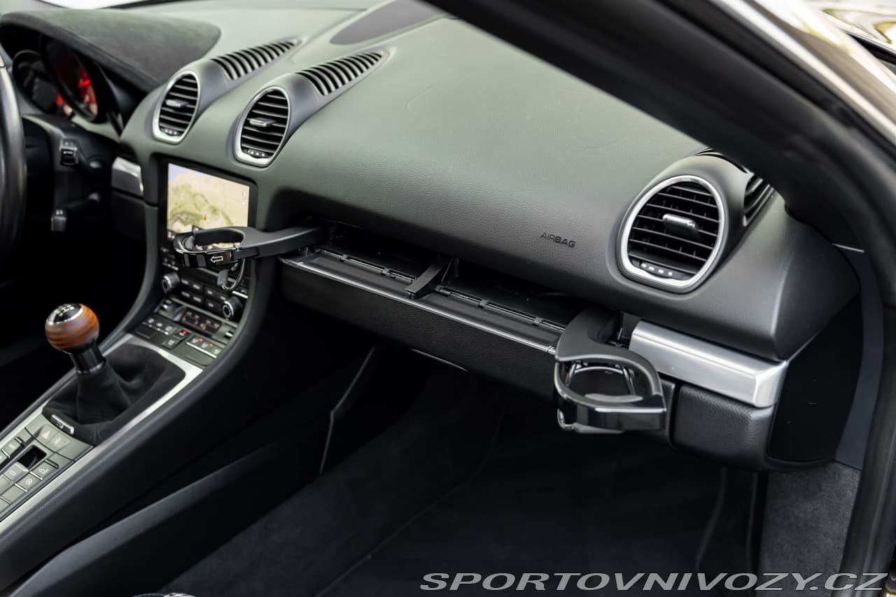 2017 Porsche 718 - 29