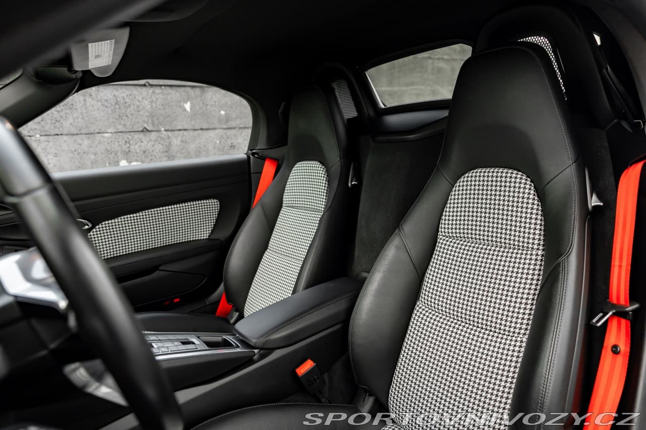 2017 Porsche 718 - 31