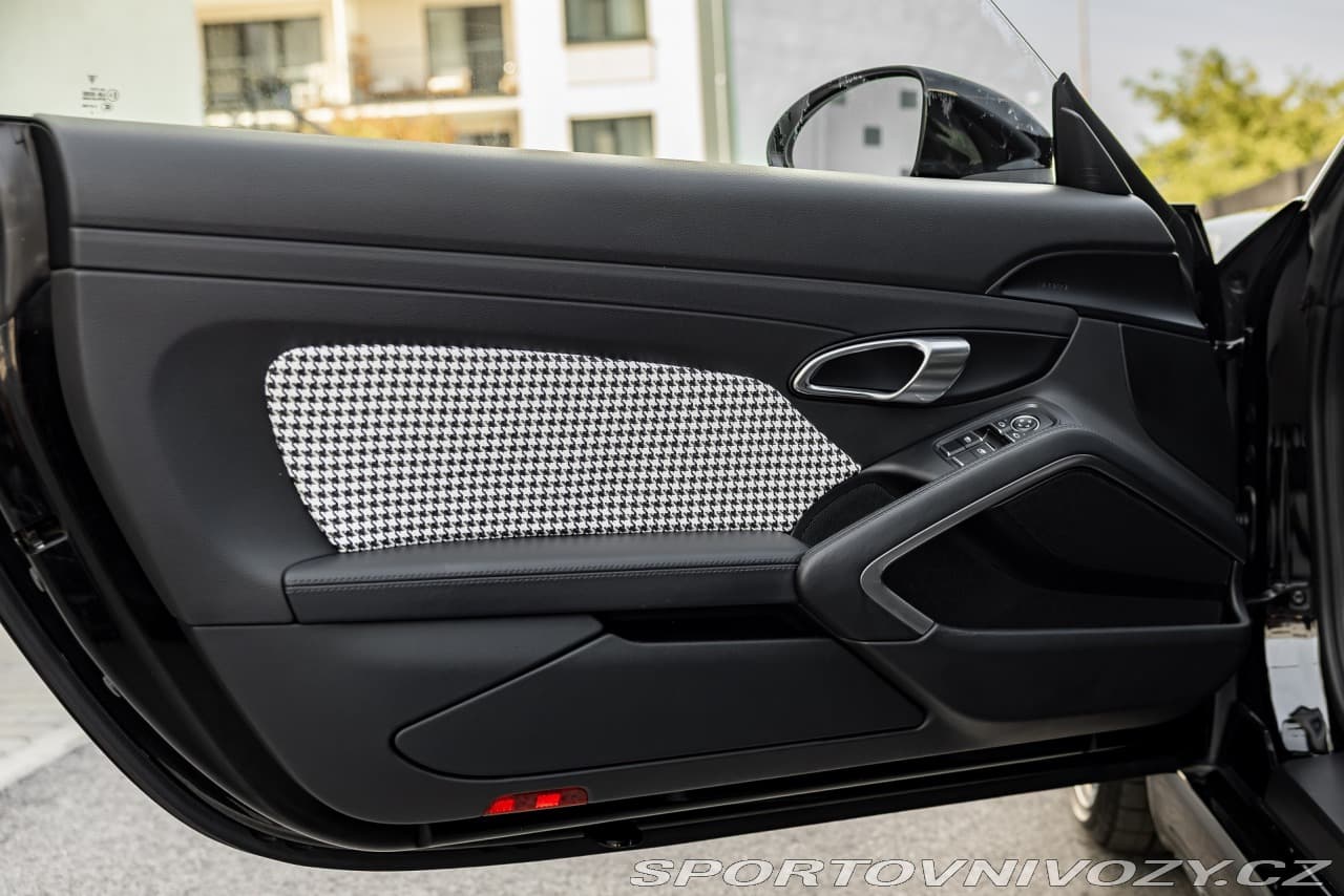2017 Porsche 718 - 33