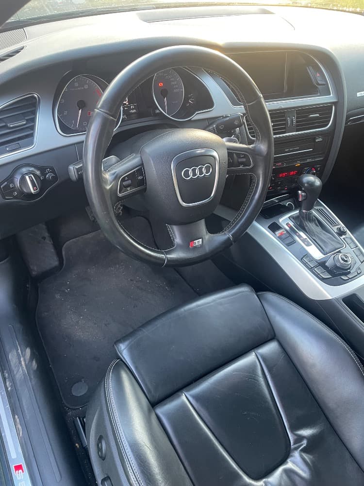 2010 Audi S5 - 19