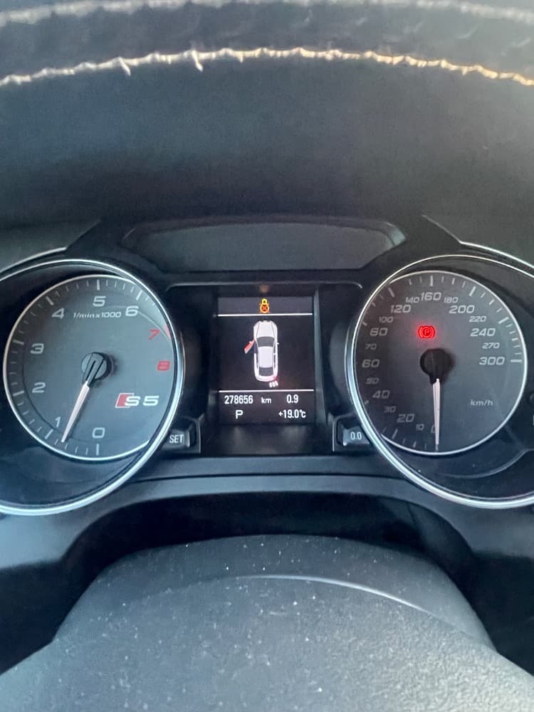 2010 Audi S5 - 29