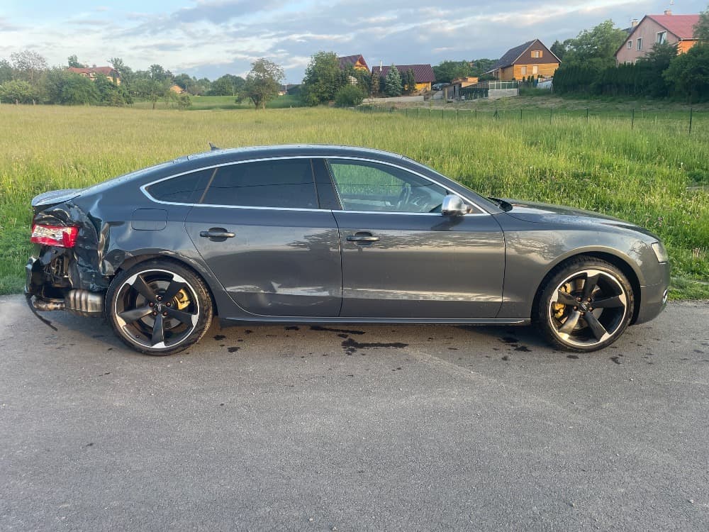 2010 Audi S5 - 13