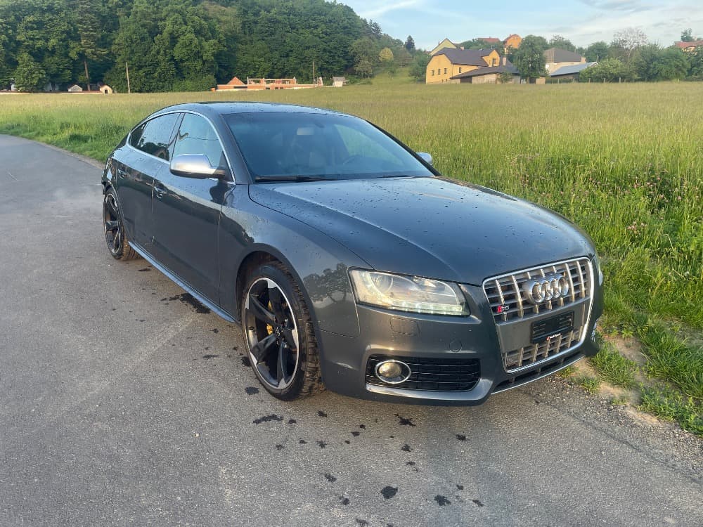 2010 Audi S5 - 17