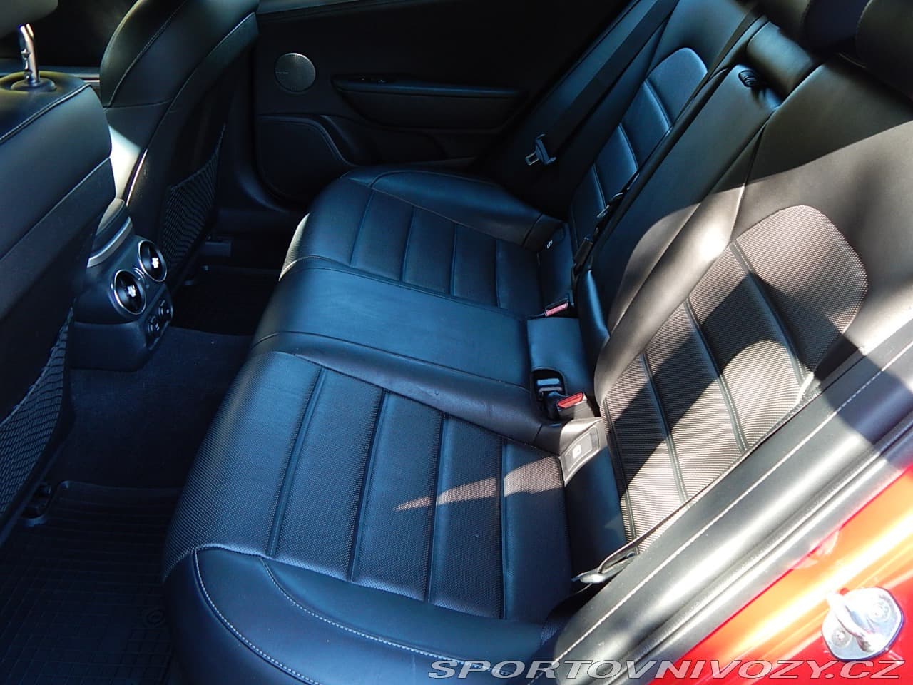 2018 Kia STINGER - 12