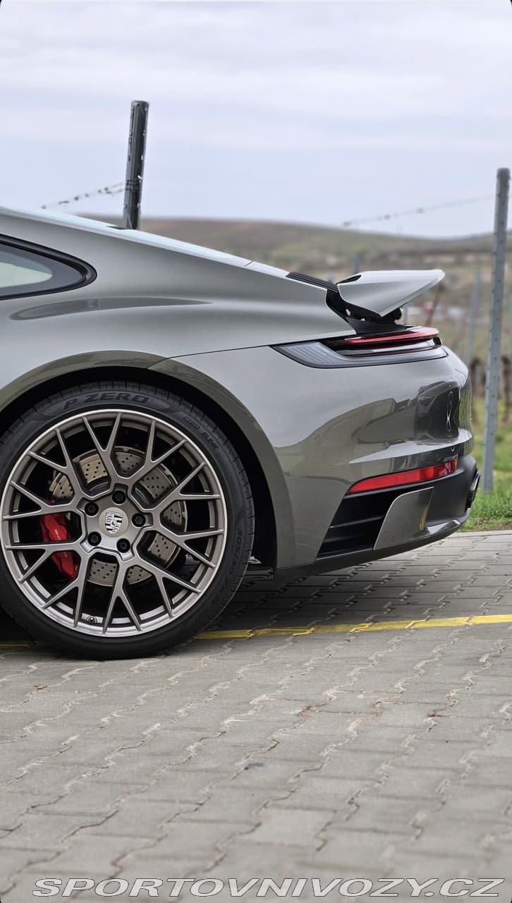2019 Porsche 911 - 16