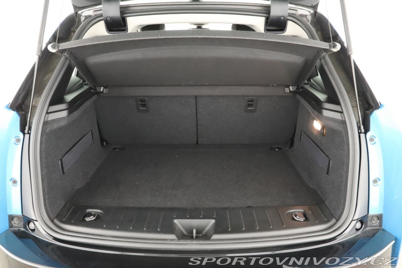 2016 BMW i3 - 11