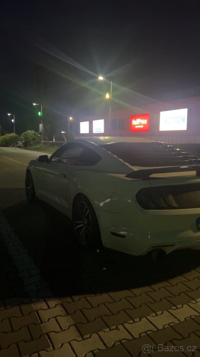 2017 Ford MUSTANG - 7