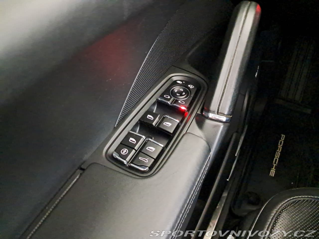 2010 Porsche CAYENNE - 19