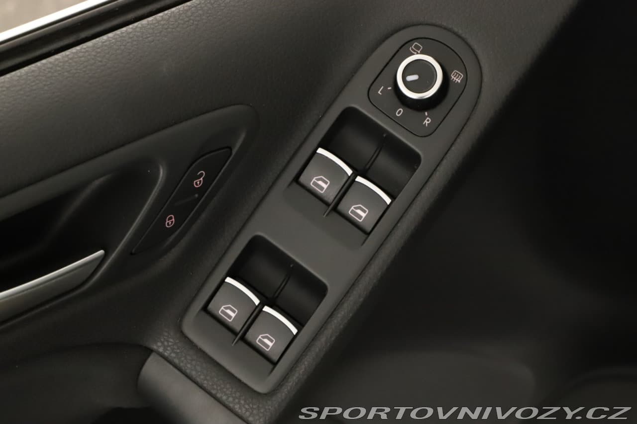 2011 Volkswagen GOLF - 19