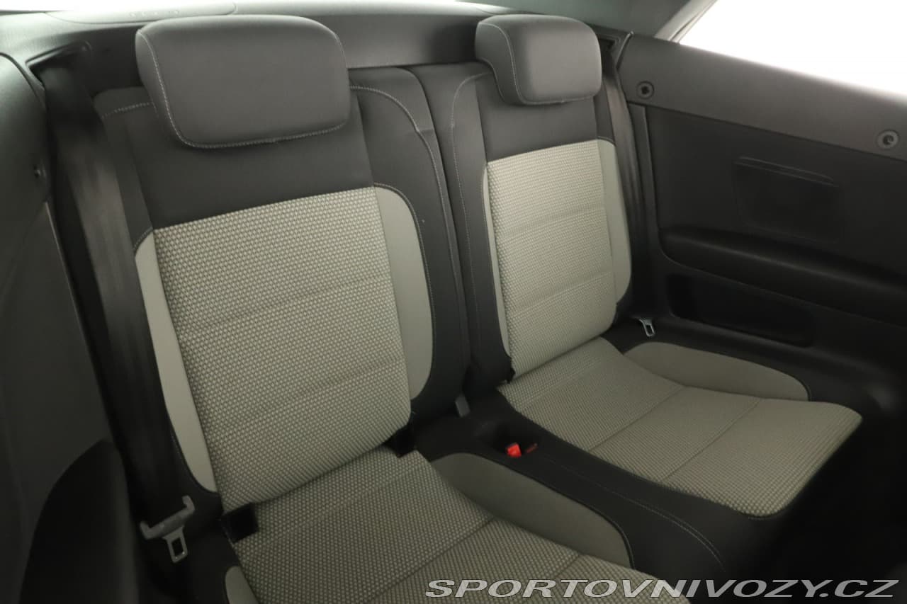 2011 Volkswagen GOLF - 25