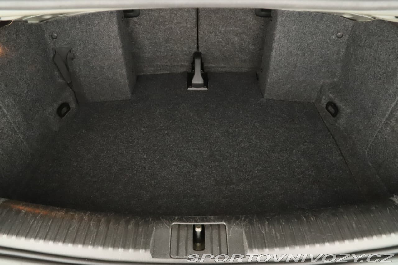 2011 Volkswagen GOLF - 27