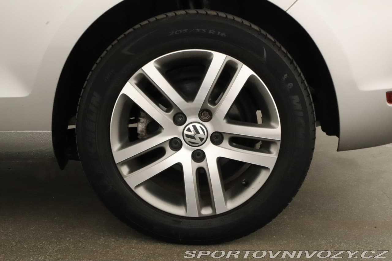 2011 Volkswagen GOLF - 29